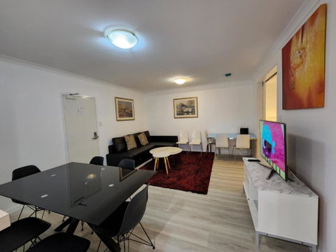 PERTH CBD APARTMENTS - Lightning Ridge Tourism 0