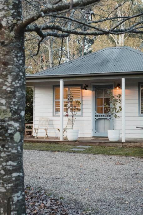 Peony Farm Green Cottage - Lightning Ridge Tourism 0