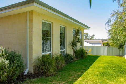 Peppermint Rise - Lightning Ridge Tourism 1