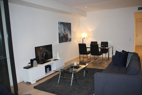 Perfect Large One Bedroom Plus Study - ALB09518 - Lightning Ridge Tourism 0