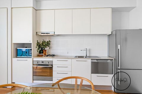 Perfect Penthouse - WiFi Included - Lightning Ridge Tourism 3