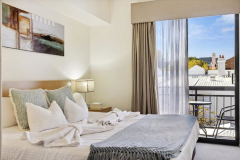 Perth City Corporate 1BRD - Lightning Ridge Tourism 2