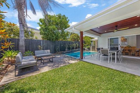 Pet Friendly Holiday Home With Pool On Alex - Lightning Ridge Tourism 3