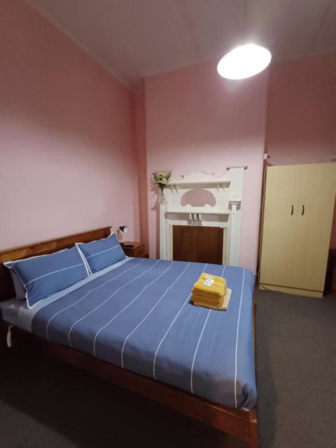 PETERBOROUGH HOTEL - Lightning Ridge Tourism 2