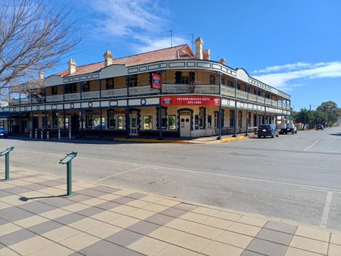 PETERBOROUGH HOTEL - Lightning Ridge Tourism 0