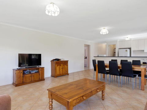 Pets At The Beach 8 Marto Court - Lightning Ridge Tourism 0