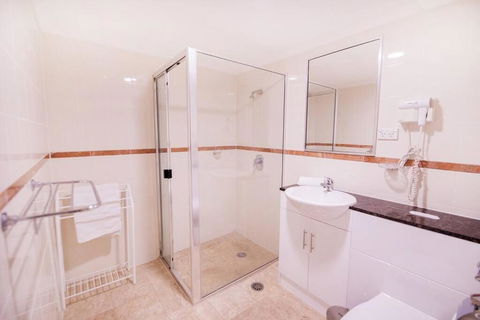 PI702 - Ideally Located Sydney CBD - Lightning Ridge Tourism 3