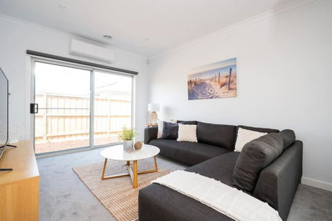 PIPER Modern Home Walk To Beach Shops Parks - Lightning Ridge Tourism 3