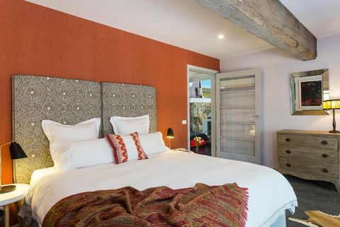 Planetrees Estate - Lightning Ridge Tourism 3