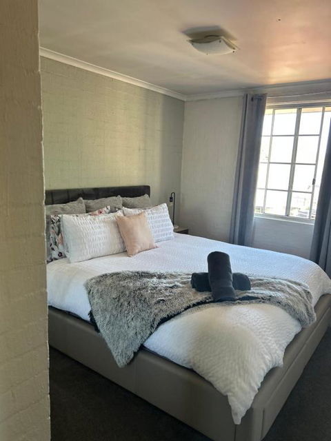 Plush 2 Bedroom Apartment Kingston - Lightning Ridge Tourism 0