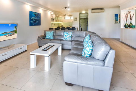 POINCIANA 101 HAMILTON ISLAND CENTRALLY LOCATED 3 BEDROOM, Plus BUGGY!! - Lightning Ridge Tourism 3