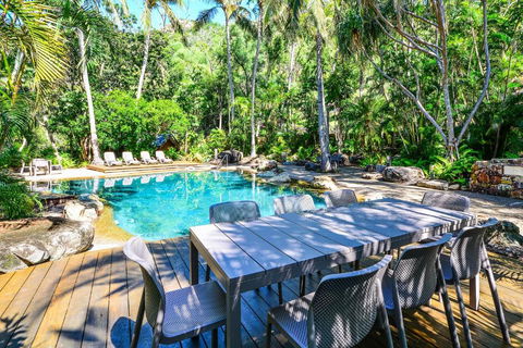 POINCIANA 101 HAMILTON ISLAND CENTRALLY LOCATED 3 BEDROOM, Plus BUGGY!! - Lightning Ridge Tourism 1