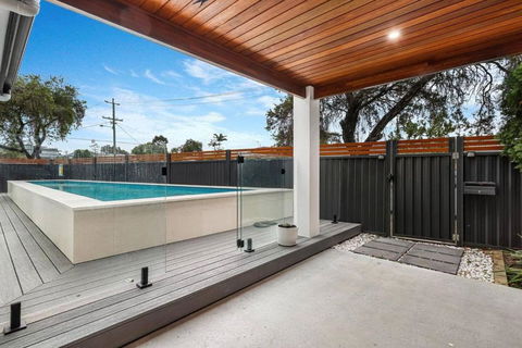 Pool House Hideaway - Lightning Ridge Tourism 1