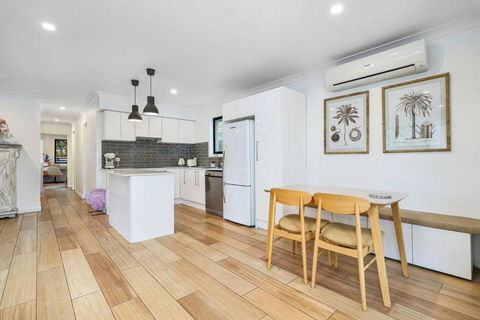 Pool House Hideaway - Lightning Ridge Tourism 3