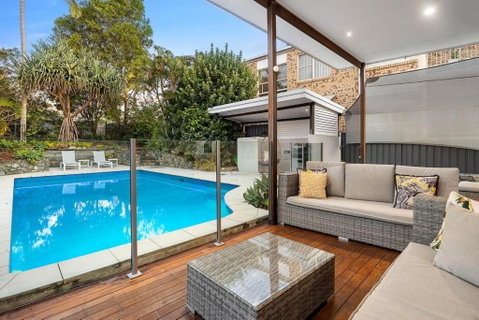 Pool Side Luxury Pet Friendly - Walk To The Beach - Lightning Ridge Tourism 1