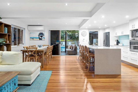 Pool Side Luxury Pet Friendly - Walk To The Beach - Lightning Ridge Tourism 2