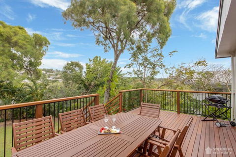 Poppies Cottage - Cooee Bay Beachside Retreat - Lightning Ridge Tourism 0