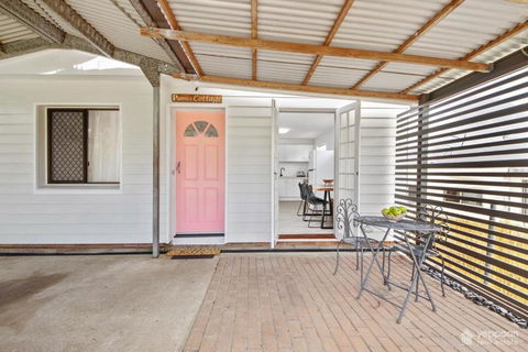 Poppies Cottage - Cooee Bay Beachside Retreat - Lightning Ridge Tourism 3