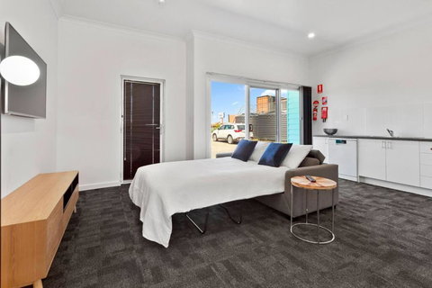 Port Lincoln Shark Apartment 5 - Lightning Ridge Tourism 3