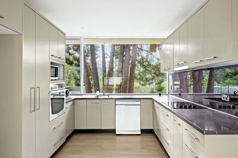 Quaint Queen Room - Central Location At Pymble - Shared Bathroom - Lightning Ridge Tourism 2