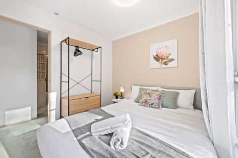 Quaint Queen Room In Pymble - Private Spot - Shared Bathroom - Lightning Ridge Tourism 0