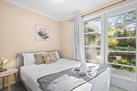 Quaint Queen Room In Pymble - Private Spot - Shared Bathroom - Lightning Ridge Tourism 1