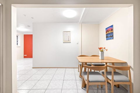 Quaint Queen Room In Pymble - Private Spot - Shared Bathroom - Lightning Ridge Tourism 3