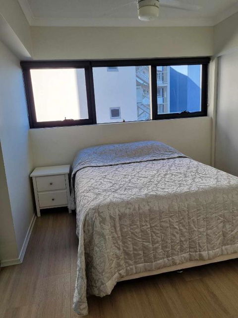Private Bedroom And Bathroom In A Shared Apartment - Lightning Ridge Tourism 2