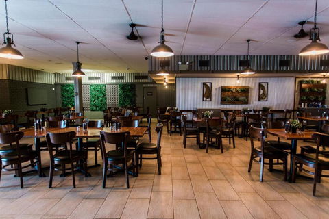 Potshot Hotel Resort - Lightning Ridge Tourism 1