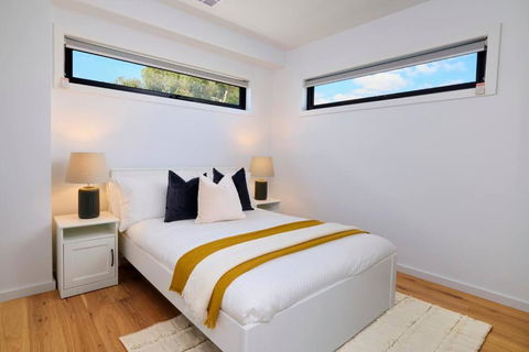 Preston Lux House 5 Bed 5 Bath - Lightning Ridge Tourism 3