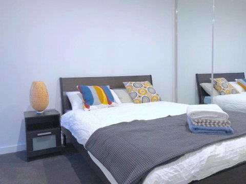 Pride Bentleigh Apartment With Private Garden - Lightning Ridge Tourism 3