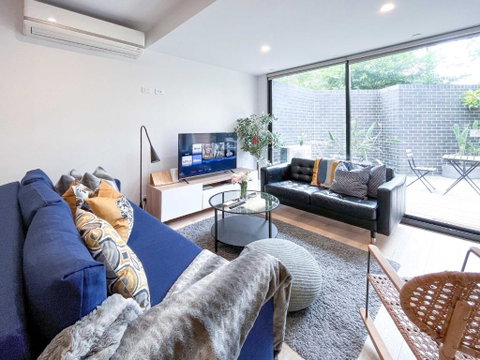 Pride Bentleigh Apartment With Private Garden - Lightning Ridge Tourism 0