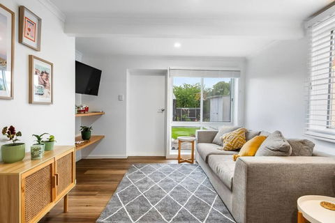 Prime Location, Stylish Space - Lightning Ridge Tourism 0