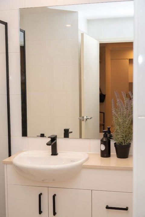 PRIME SPOT: Modern Studio+Balcony Darling Harbour - Lightning Ridge Tourism 3