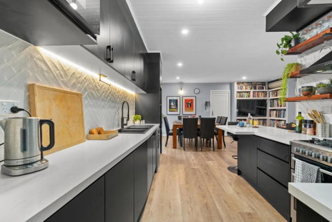Private, Modern And Warm Family Home - Lightning Ridge Tourism 3