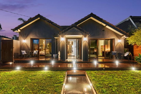 Private, Modern And Warm Family Home - Lightning Ridge Tourism 2