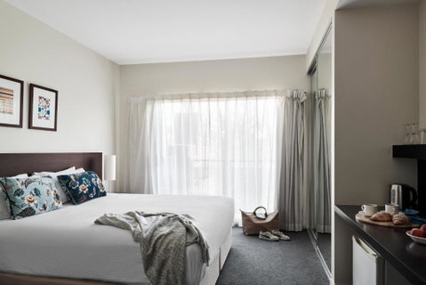 Punthill Essendon - Lightning Ridge Tourism 1