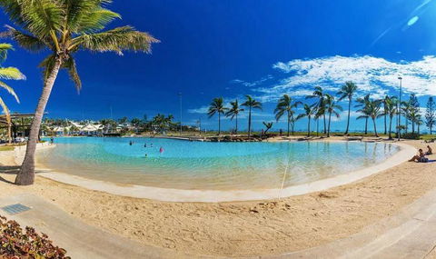 QCWA Cheerful Cottage - Airlie Beach - Lightning Ridge Tourism 3