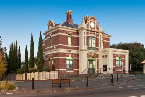 QPO QUEENSCLIFF - Lightning Ridge Tourism 0