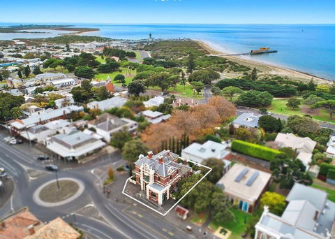 QPO QUEENSCLIFF - Lightning Ridge Tourism 1