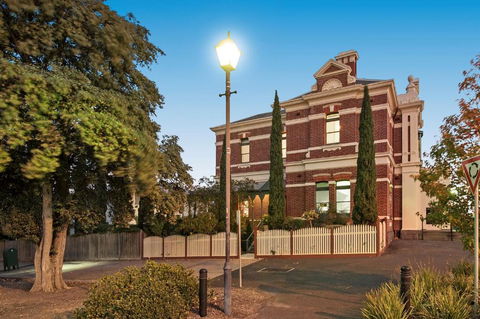 QPO QUEENSCLIFF - Lightning Ridge Tourism 2