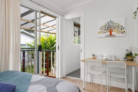 Quadruple Ensuite Room - Nearby Stations & Shops - Lightning Ridge Tourism 3