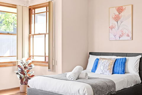 Quadruple Room W Ensuite In Gordon Near Train & Bus - Lightning Ridge Tourism 1
