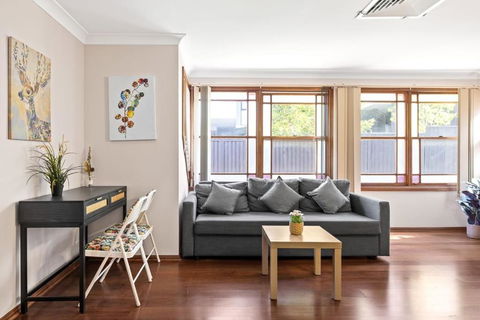 Quadruple Room W Ensuite In Gordon Near Train & Bus - Lightning Ridge Tourism 2