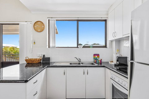 Quaint 2-Bed Beach Abode With Ocean Views - Lightning Ridge Tourism 2