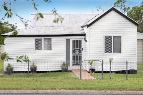 Quaint 2 Bedroom Fully Furnished Cottage - Lightning Ridge Tourism 0