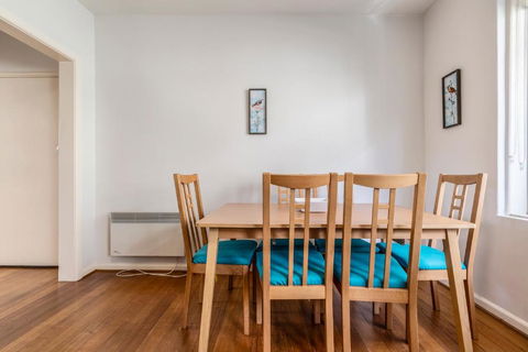 Quaint & Homey Ripponlea Flat - Lightning Ridge Tourism 3