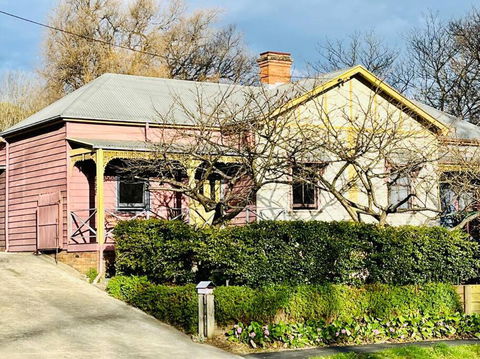 Quarryman Cottage @ 102 - Lightning Ridge Tourism 0