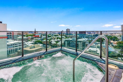 Quattro Apartments - Lightning Ridge Tourism 0