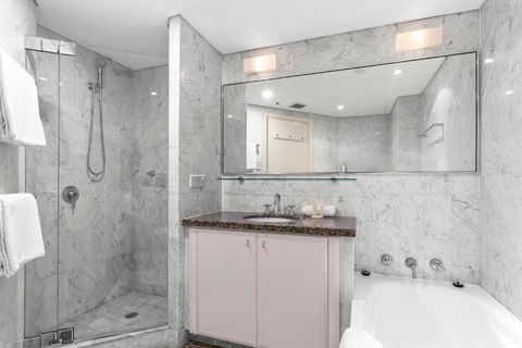 Quay West 2302 Self-Catering - Lightning Ridge Tourism 2